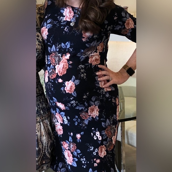 Floral Fitted Maternity Dress - Picture 2 of 6